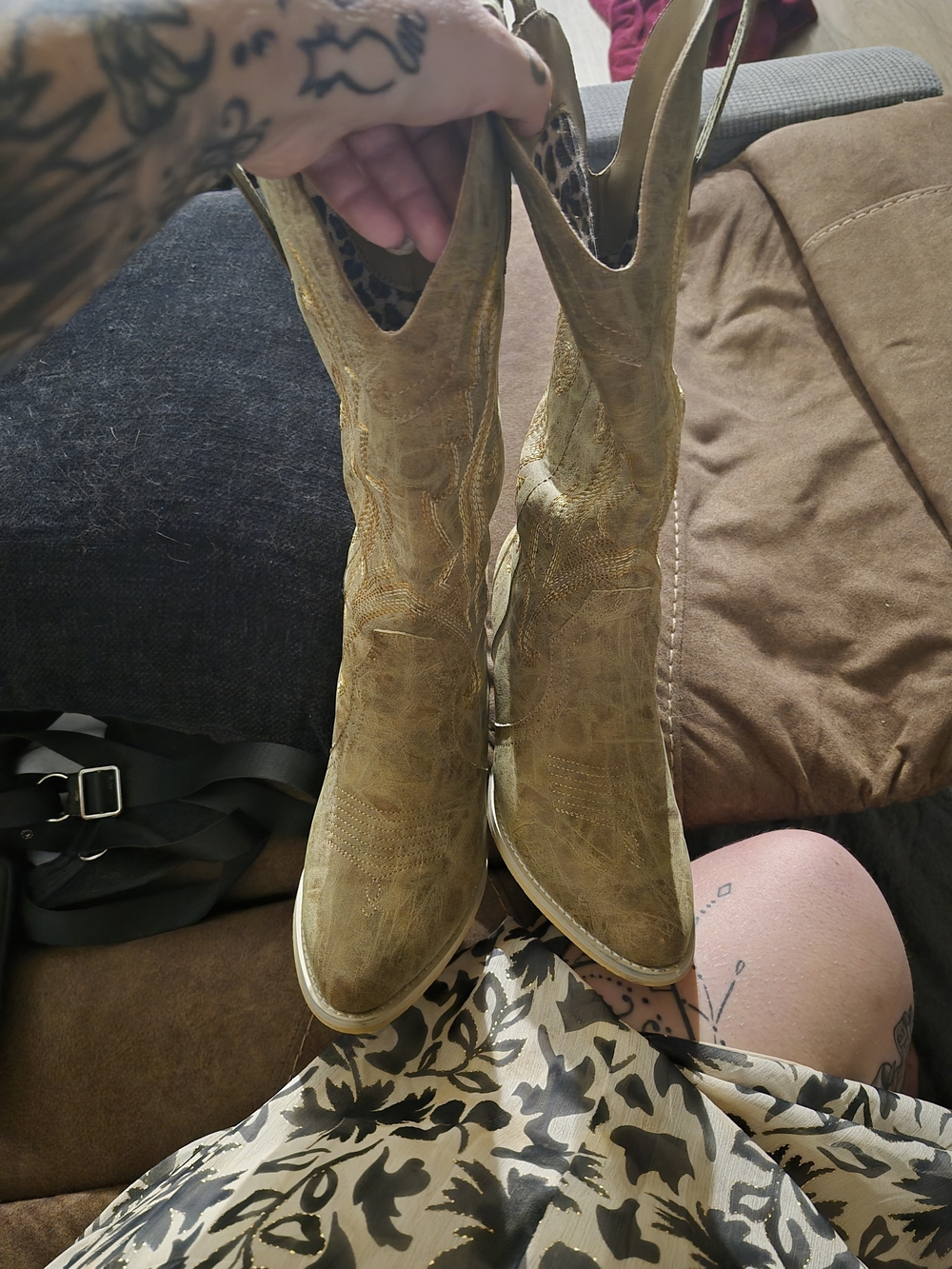 Womens Distressed Tan Western Boots